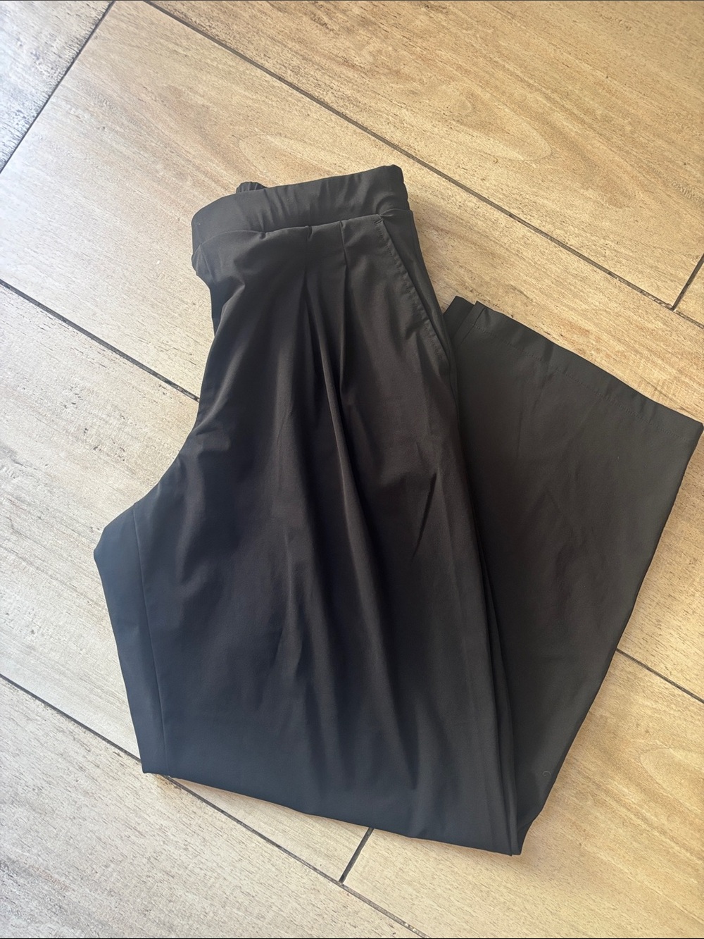 Uniqlo Black Pleated Wide-Leg Pants with Pockets